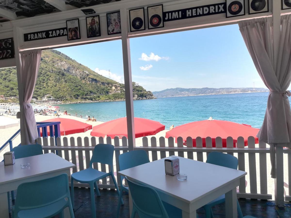 B&B A Due Passi Dal Mare Scilla Exterior photo